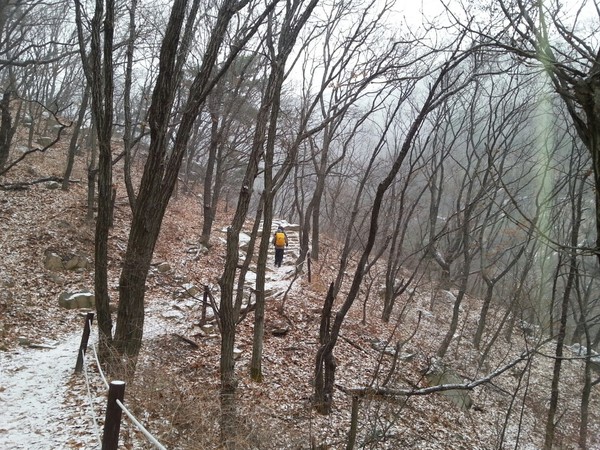 ▲ 북한산은 산 정상을 중심으로 살짝 내린 눈이지만 멋진 겨울산의 자태를 뽐내고 있다. 기상청, 오늘날씨ⓒ뉴데일리 스타 황용희