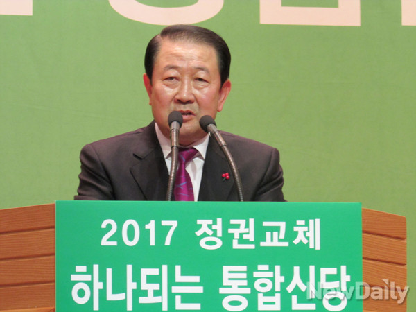 ▲ 박주선 의원이 29일 광주 김대중컨벤션센터에서 열린 통합신당추진위원회 출범식에서 대회사를 하고 있다. ⓒ광주=뉴데일리 정도원 기자