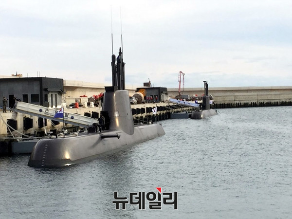 ▲ 제주기지 내 잠수함 계류장 모습. 214급, 209급 잠수함이 동시접안해 있다. ⓒ뉴데일리 순정우 기자