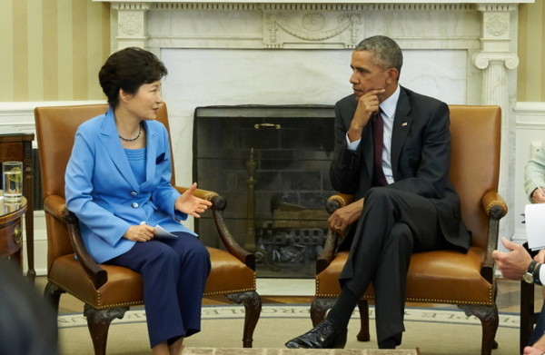 박근혜 대통령이 버락 오바마 미국 대통령과 지난 10월16일 오전 (현지시간) 워싱턴 백악관에서 정상회담을 하고 있다. ⓒ청와대 제공