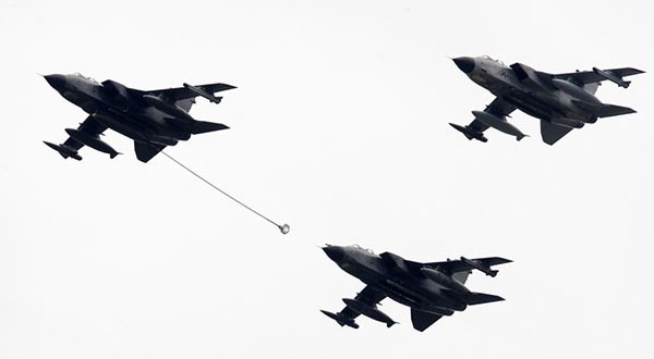 ▲ 독일 공군의 주력기인 토네이도 전폭기. 독일군은 프랑스의 '대쉬(ISIS)' 격멸전을 돕기 위해 토네이도 정찰기, 프리깃함 등과 함께 병력 1,200명을 파병할 계획이라고 밝혔다. 이에 세계 언론들은 큰 관심을 보이고 있다. ⓒ러시아 투데이 관련 보도화면 캡쳐