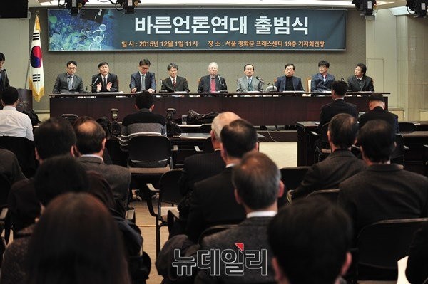 ▲ 서울 광화문 일대에서 폭력시위에 나선 시위대들이 경찰을 끌어내 폭력을 가하고 있다. ⓒ 뉴데일리 정상윤 기자