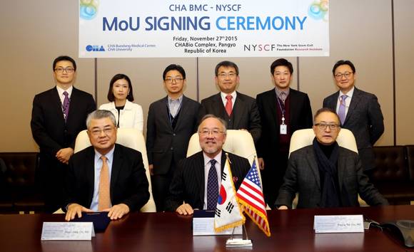 ▲ (앞줄 오른쪽부터) 차광렬 차병원그룹 총괄회장, Stephen Chang 뉴욕 줄기세포연구재단 부사장, 지훈상 분당차병원장 (뒷줄 오른쪽부터) 이동률 차병원 줄기세포연구소장, 임재승 차병원그룹 총괄 연구본부장, 송지환 차의과학대학교 줄기세포연구소 교수ⓒ차의과학대학교 분당차병원