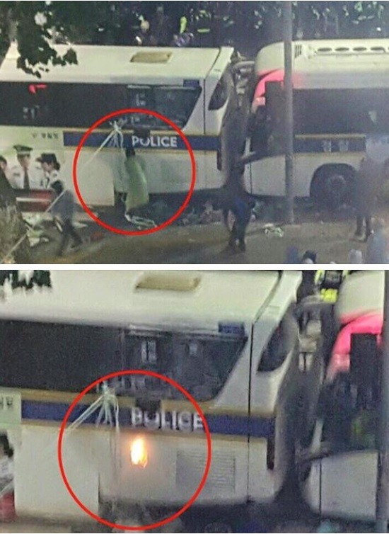 ▲ 광화문 폭동 당시 한 시위대가 경찰버스 폭파를 시도하는 모습. ⓒ인터넷커뮤니티