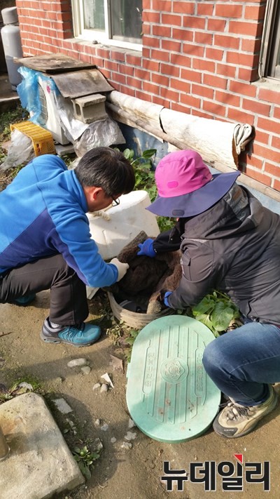 ▲ 영주시는 내년 2월까지 겨울철 기온 강하에 따른 상수도 계량기 동파사고를 예방하기 위해 ‘동파방지 긴급교체 지원팀’을 편성, 운영에 들어갔다. ⓒ영주시 제공