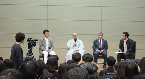 ▲ 3일 청주농고는 교내 강당에서 명사초청 강연회를 가졌다  ⓒ뉴데일리