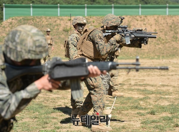 ▲ 미군식 기동사격 훈련하는 韓美 해병대. ⓒ뉴데일리 정상윤 기자