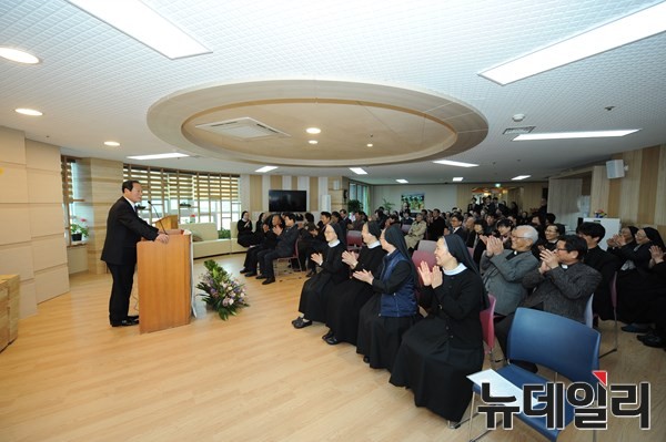 ▲ 영천시는 지난 4일 화산면 연계리에 조성한 노인주거복지 양로시설 ‘용평마을’ 개원식을 가졌다. ⓒ영천시 제공