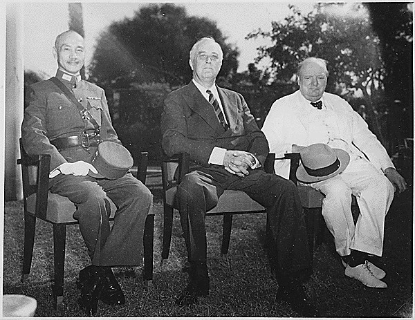 ▲ 1943년 11월 이집트 카이로에서 회담한 영국 처칠, 미국 루즈벨트, 중국 장제스.