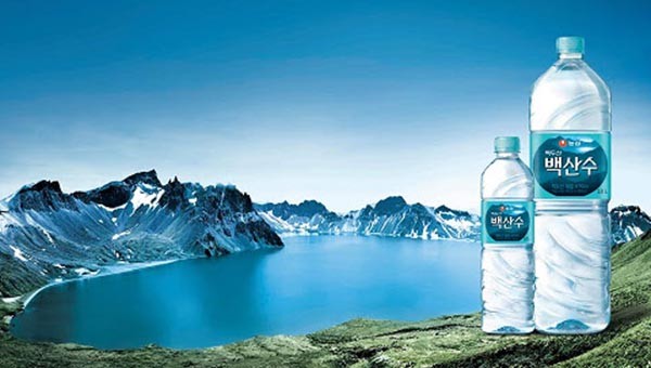 ▲ 농심이 중국의 백두산 인근에서 생산하는 '백산수'. 이번에는 북한 나진항에서 선적돼 한국으로 들어온다. ⓒ농심 백산수 홍보사진