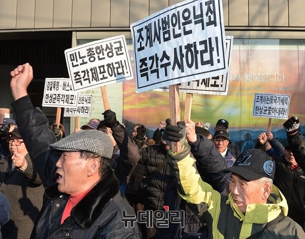 ▲ ▲ 어버이연합 회원들이 7일 서울 조계사 앞에서 한상균 민주노총 위원장의 조계사 퇴거를 촉구하는 집회를 열었다. ⓒ 뉴데일리 정상윤 기자