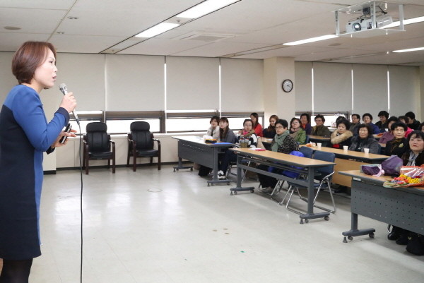 ▲ 들꽃자원봉사자 직무교육 모습.사진제공=충주시