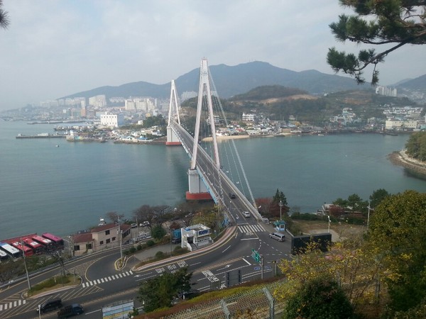 ▲ 기상청은 '오늘날씨예보'를 통해 전국이 맑고 포근하겠다고 예보했다. 여수 돌산대교가 초겨울임에도 따뜻해 보인다ⓒ뉴데일리 스타 황용희