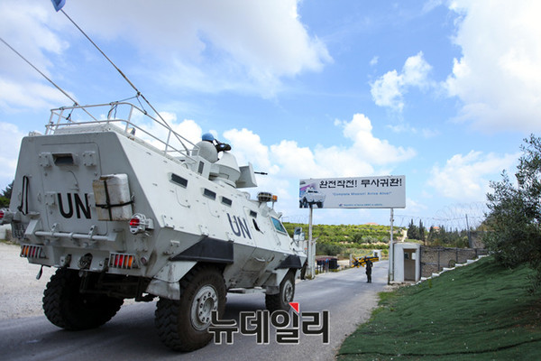 ▲ 고정감시작전을 마친 바라쿠다 장갑차가 동명부대 주둔지로 복귀하고 있다.ⓒ국방부 공동취재단