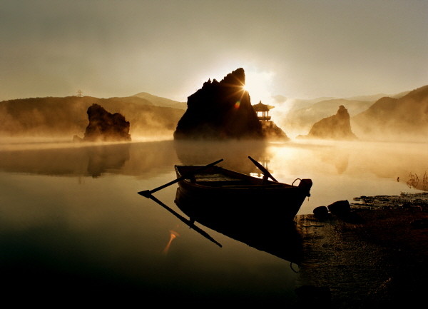 ▲ '한국관광 100선'에 선정된 도담삼봉의 아침.사진제공=단양군