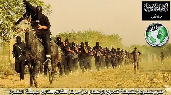 ▲ 시리아 일대에서 활동 중인 테러조직 '알 누스라 전선'의 선전영상. 알 카에다 시리아 지부격인 '알 누스라 전선'은 '호라산 그룹', '시리아 투루크멘 여단' 등 다른 테러조직과도 연계해 활동하고 있다고 한다. ⓒ'알 누스라 여단' 선전영상 캡쳐-SNS