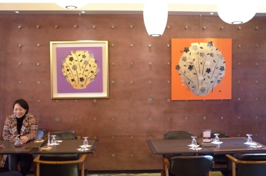 ▲ 작가 김초혜의 '달항아리' 연작 네 번째 전시회 'Blooming Moon 2015'가 내년 1월 3일까지 '카페모브'에서 열린다.  ⓒ 뉴데일리