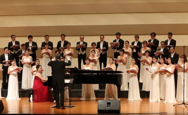 ▲ 충주시합창단 정기공연 모습.사진제공=충주시