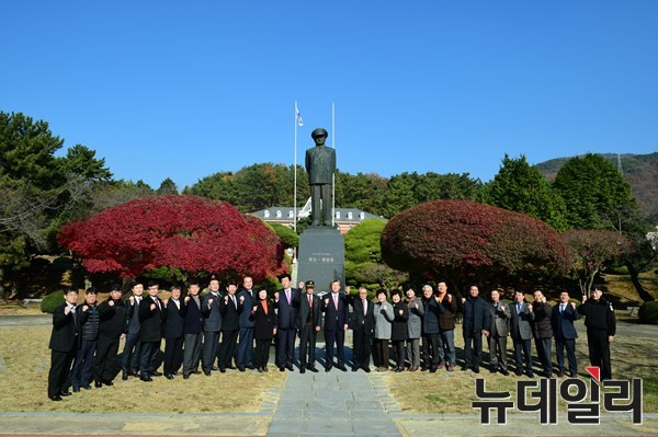 ▲ 고령군은 군의원, 보훈단체장 등과 함께 지난 8일 창원시 진해구에 있는 고령군 자매함대인 고령함을 방문했다. ⓒ고령군 제공