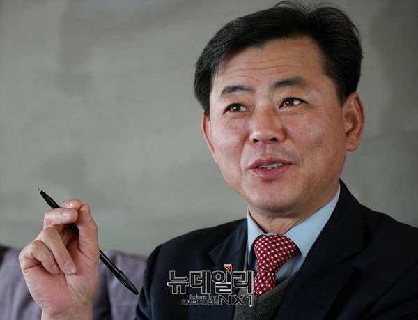 ▲ 새누리당 이의용 당협위원장은 생태공원과 문화시설, 도시지원시설까지 폭넓은 분야에 대한 해답을 내놓았다. 직업과 주거가 균형을 이루는 도시를 위한 구체적인 세부 계획들이다. ⓒ뉴데일리 정상윤 기자