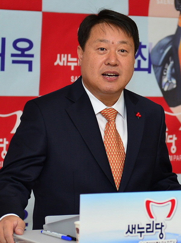 ▲ 총선 출마 기자회견을 하고 있는 최귀옥씨.사진제공=제천시