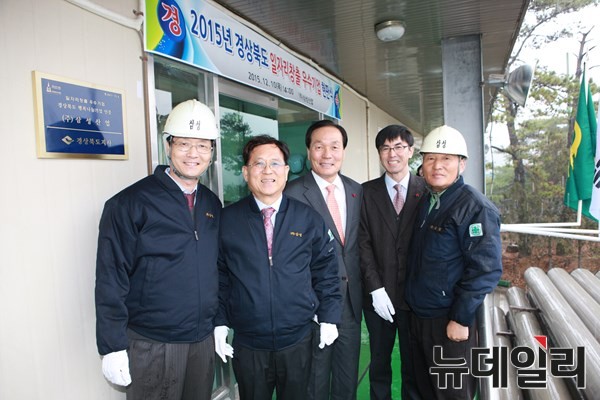 ▲ 의성군 단촌면 방하리 소재 ㈜삼성산업은 ‘2015년 경북도 일자리창출 우수기업’으로 선정’돼 10일  인증 현판식을 가졌다. ⓒ의성군 제공