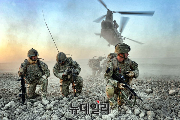 ▲ 특수작전용 헬기 HC3에서 내려 작전 중인 영국군.ⓒ영국군 페이스북