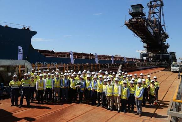 ▲ 삼성물산이 2013년 4월 공사를 시작한 세계 최대 규모 광산 개발 사업인 로이힐 프로젝트가 첫 선적을 달성했다.ⓒ삼성물산