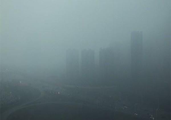 ▲ 지난 11월 8일 베이징보다 한국에 가까운 中랴오닝성 선양시의 스모그. ⓒ中SNS 웨이보 캡쳐