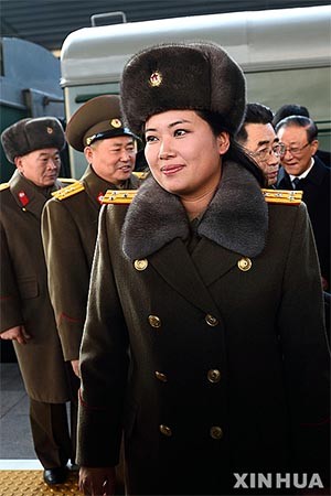 ▲ 中언론에 포착된 '모란봉 악단' 단장 현송월. 김정은의 옛 애인이라는 설 외에도 최고위층과의 '섹스 스캔들'에 휘말렸다는 설도 있다. ⓒ뉴시스-中관영 신화사. 무단전재 및 재배포 금지.