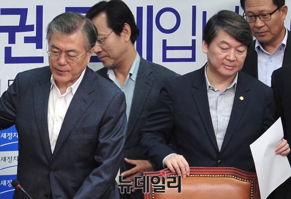 ▲ 새정치민주연합 문재인 대표의 진정성 없는 행태에 결정적 불신감을 갖게 된 안철수 의원이 13일 탈당함에 따라, 문재인 대표는 2·8 전당대회로 선출된지 10개월 만에 당을 쪼개놓는 희대의 기록을 세우게 됐다는 지적이다. ⓒ뉴데일리 이종현 기자