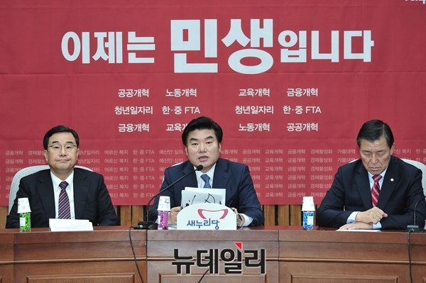 ▲ 새누리당 원유철 원내대표(가운데)ⓒ뉴데일리 이종현 기자