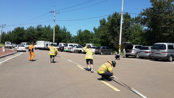 ▲ (자료사진) 수관연장 기술을 펼치고 있는 산청소방서 여성 의용소방대원. ⓒ뉴데일리 ⓒ뉴데일리DB