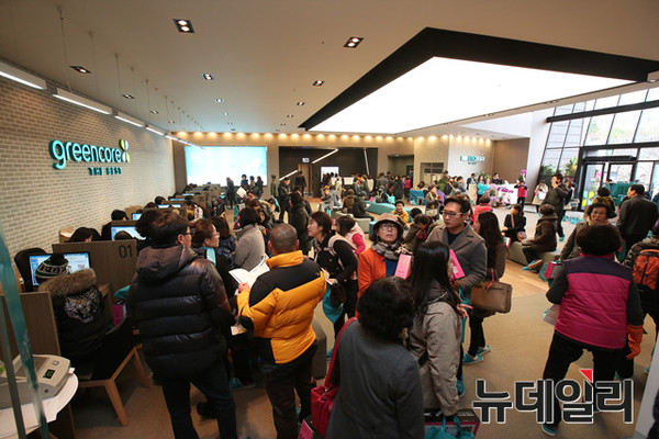 ▲ ‘죽곡 삼정그린코아 더 베스트’에 수요자의 관심이 높아지고 있다. 달성군 다사읍 매곡리에 들어서는 이 단지는 청약접수 결과, 28대 1의 경쟁률을 나타내는 등 죽곡지역 분양단지 중 최대 경쟁률을 기록했다.ⓒ삼정 그린코아 제공