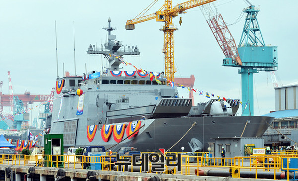 ▲ 울산 현대중공업에서 열린 4900톤급 차기상륙함(LST-Ⅱ) 2번함인 천자봉함의 진수식.ⓒ해군