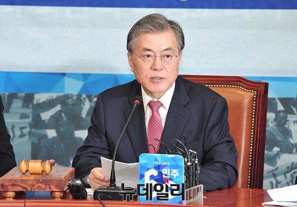 ▲ 새정치민주연합 문재인 대표가 16일 최고위원회의에서 박근혜정권을 격렬하게 비난하면서 당내 비주류를 향한 경고의 메시지를 던졌다. ⓒ뉴데일리 이종현 기자