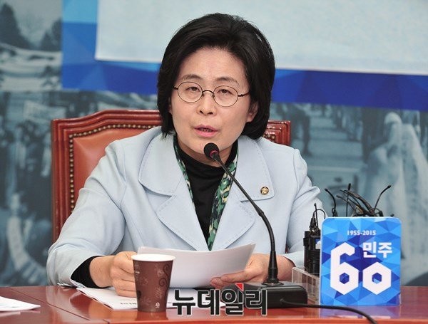 ▲ 새정치민주연합 유승희 최고위원이 16일 최고위원회의 모두발언에서 자성 없는 모습은 안 된다며, 혁신도 투명하게 민주적으로 진행돼야 한다는 점을 강조했다. ⓒ뉴데일리 이종현 기자