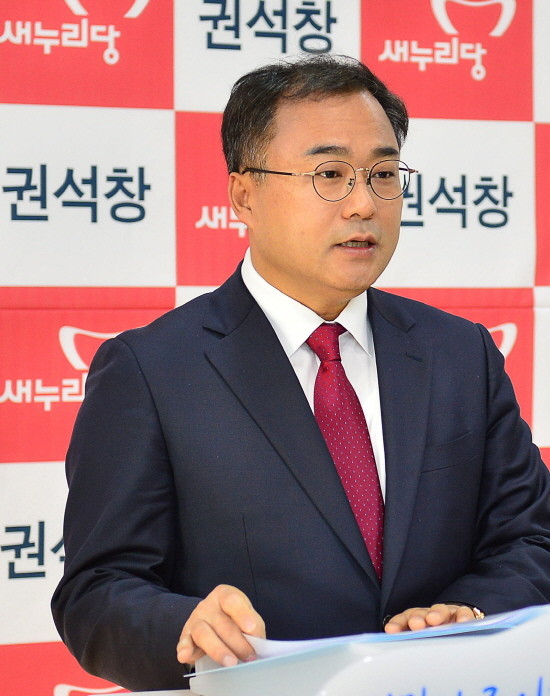 ▲ 총선 출마 기자회견을 하고 있는 권석창 예비후보.사진제공=제천시