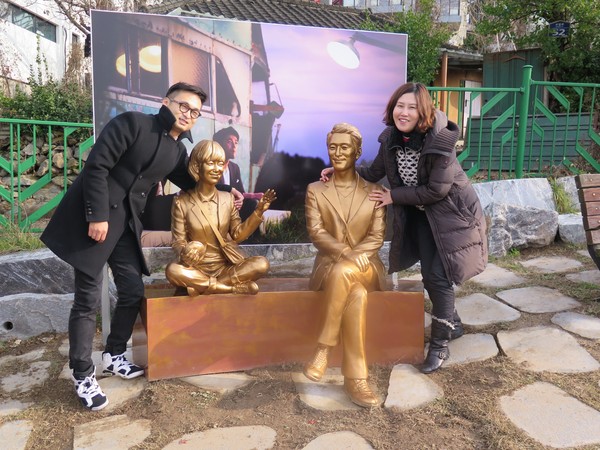 ▲ 청주 수암골에 세운 영화배우 구혜선 동상. ⓒ뉴데일리