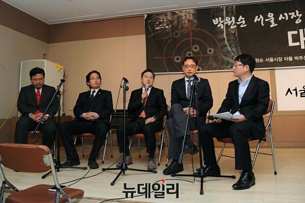 ▲ ‘공정한 병역의무 이행을 위한 국민총협의회(이하 병국총)’ 공동대표단. (왼쪽부터) 전동욱 변호사, 최대집 의혁투 대표, 황장수 미래경영연구소 소장, 변희재 미디어워치 대표, 신혜식 독립신문 대표. ⓒ 뉴데일리 정재훈 기자