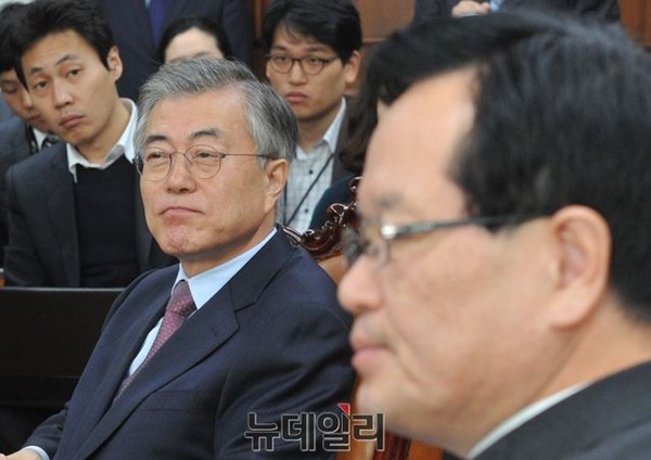 ▲ 정의화 국회의장이 새정치민주연합 문재인 대표와 대화를 나누고 있는 모습. ⓒ뉴데일리 이종현 기자