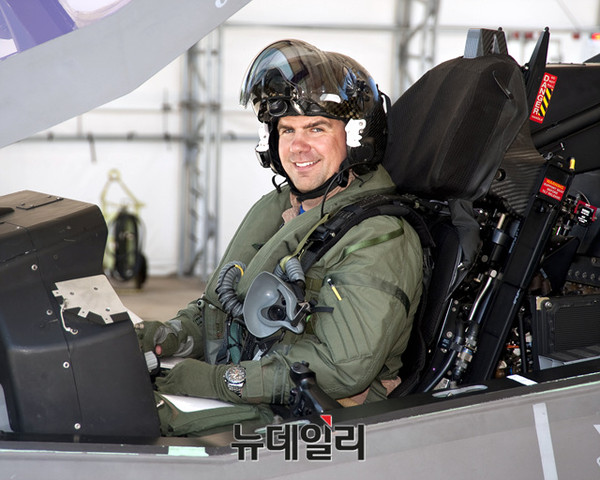 ▲ F-35의 실제 조종석ⓒ록히드마틴