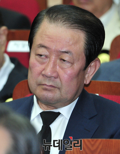 ▲ 박주선 의원이 지난 8월 18일 서울 동작동 국립현충원에서 열린 김대중 전 대통령의 추도식에서 눈물을 보이고 있다. ⓒ뉴데일리 이종현 기자