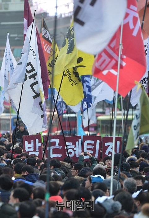 ▲ 민주노총과 전교조, 한국진보연대 등이 주도한 3차 민중총궐기 소요문화제가, 19일 오후 서울 광화문광장에서 열렸다. ⓒ 뉴데일리 정상윤 기자