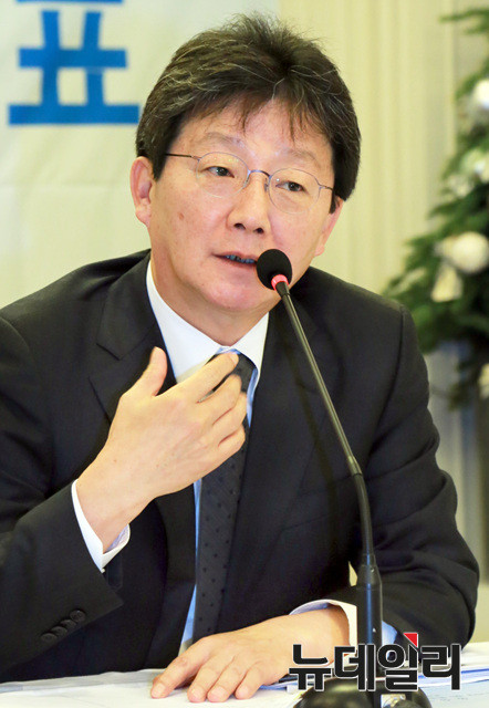 ▲ 유승민 전 새누리당 원내대표가 21일 아시아포럼21 정책토론회에 참석, 청와대 인사의 출마에 대한 입장과 박근혜 대통령과의 애증, K2 이전 등에 대한 소상한 입장을 밝히고 있다. 그의 이날 언론간담회는 지난 10월 대구에서 열린 기자간담회 후 2개월여 만이다.ⓒ뉴데일리