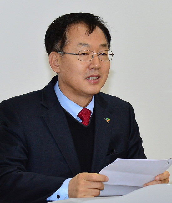 ▲ 김진형 제천부시장이 기자회견을 하고 있다.사진제공=제천시