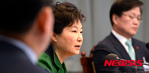▲ 박근혜 대통령이 22일 오전 청와대에서 열린 영상 국무회의를 주재하고 있다. ⓒ뉴시스