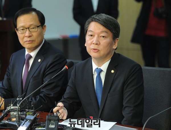 ▲ 새정치민주연합을 탈당해 안철수 의원과 함께 독자적인 신당 창당의 길을 모색하고 있는 문병호 의원(사진 왼쪽). ⓒ뉴데일리 이종현 기자
