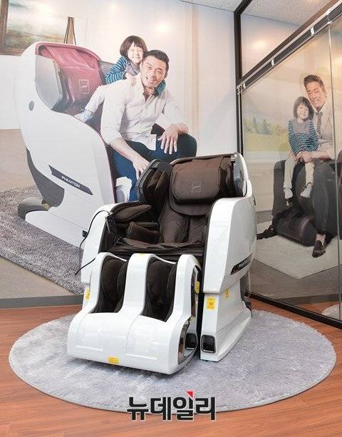 ▲ '카페 드 바디프랜드' 교대직영점에 설치된 팬텀. ⓒ정상윤 기자