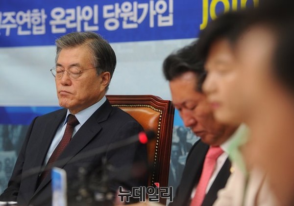 ▲ 새정치민주연합 문재인 대표가 최고위원회의 모두발언을 마친 뒤 눈을 감고 생각에 잠겨 있다. ⓒ뉴데일리 정재훈 기자